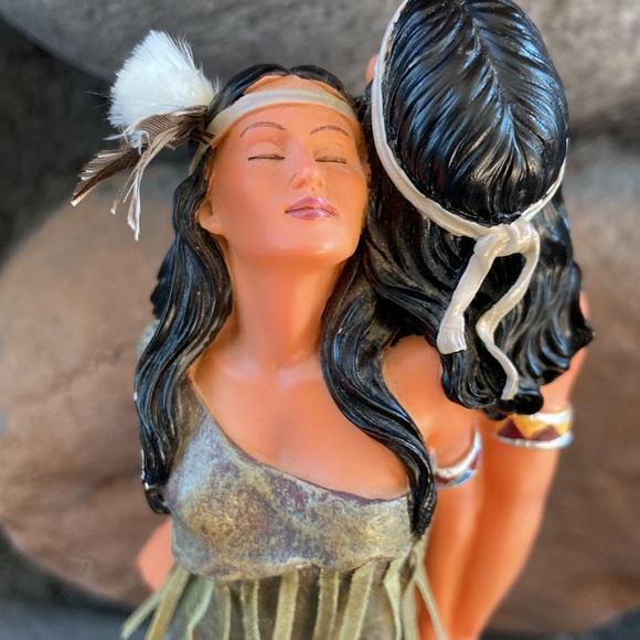 Beautiful native couple ornament - Picture 4 of 8